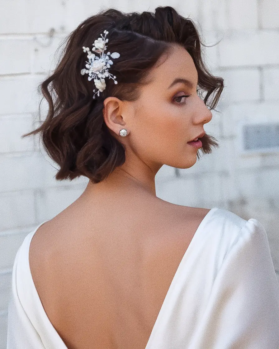 Elegant Wedding Hair Trends - Summer 2025 Vintage-Inspired Short Waves With Florals