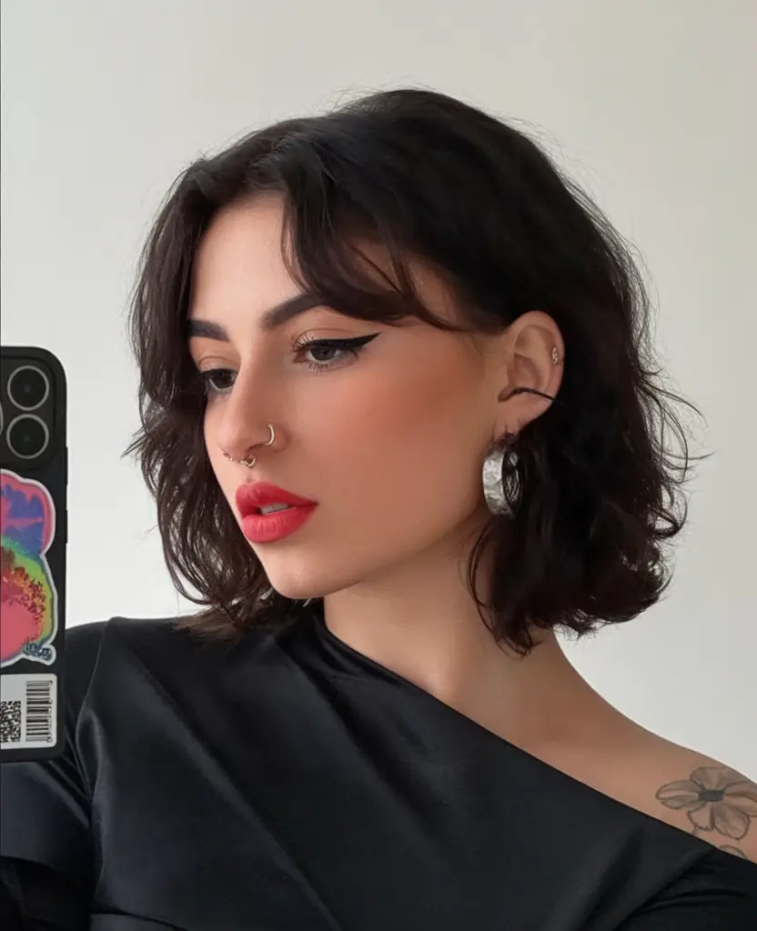 summer bob hairstyles 2025 Classic Wavy Bob with Soft Layers