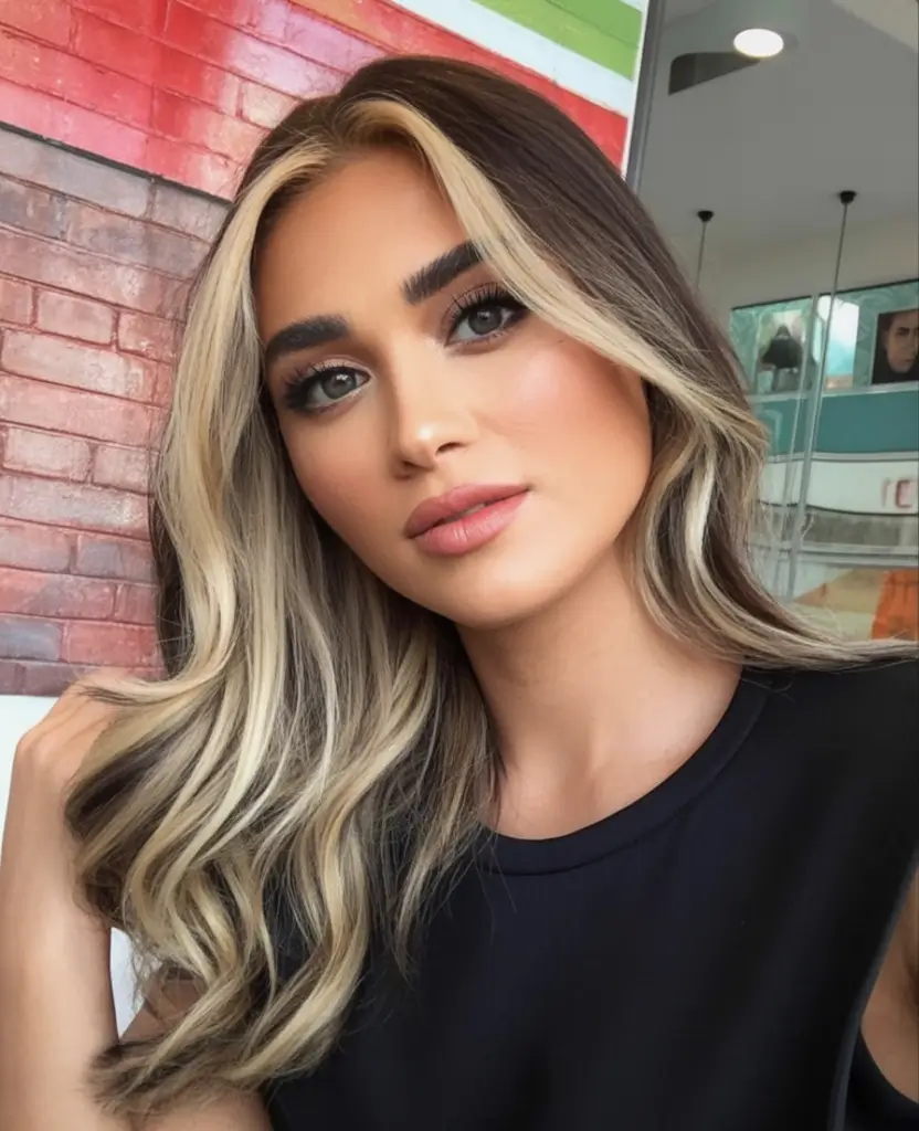 Sun-Kissed Highlight Ideas for Brunettes - Summer 2025! High-Contrast Blonde Face Frame on Dark Base