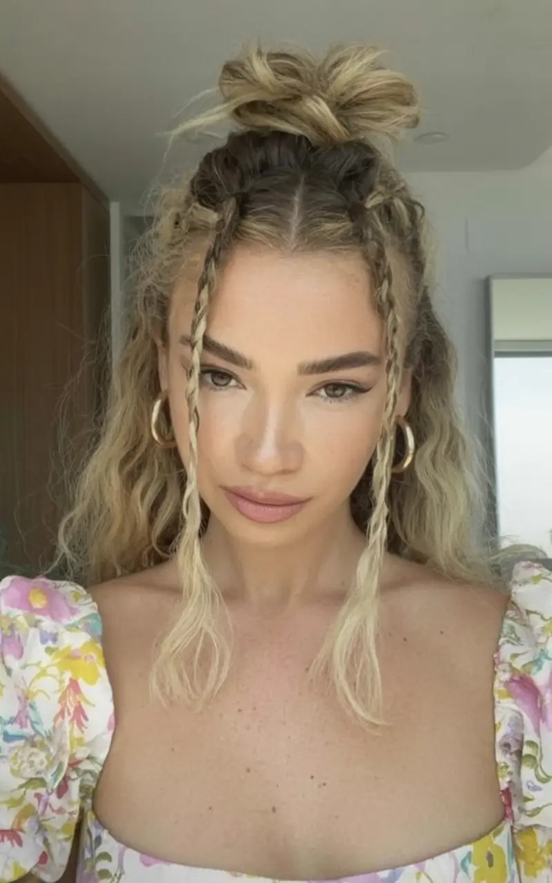 Vacation Hairstyles for Summer 2025: Chic Inspiration Mini Twists, Braided Tendrils, and a Top Knot