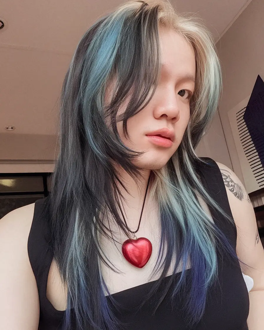 Wigs Hairstyle Summer 2025: Stylish Inspiration Oceanic Layers in Black, Blue, and Platinum