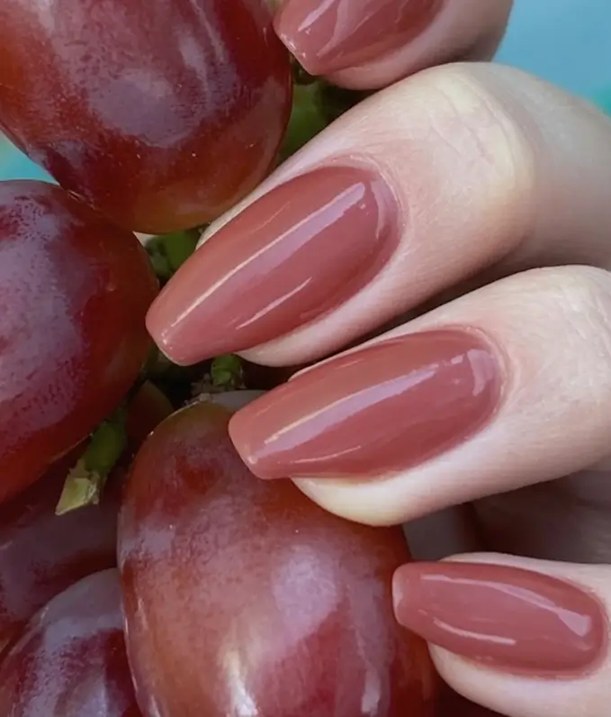 Fall Vibes: Best Nail Colors for September 2025 Cinnamon Raisin Elegance