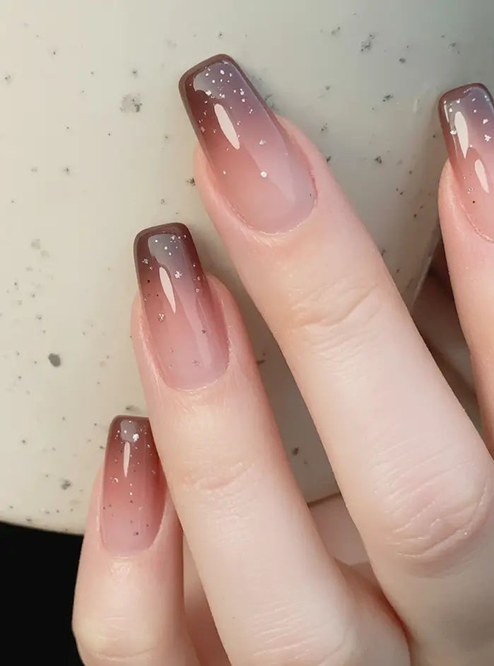 Simple Fall Nails Inspiration 2025 Ombre Cocoa with a Hint of Stardust