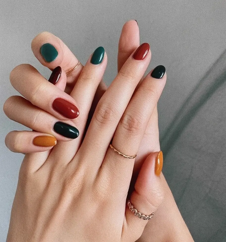 Fall 2025 Nail Color Trend Ideas Glossy Earth-Tone Rainbow for the Minimal Maximalist