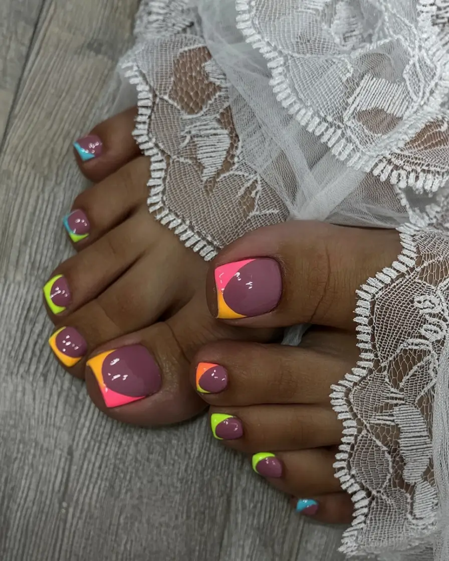 Fall Toe Nail designs Ideas 2025 Neon Geometry with Mauve Base