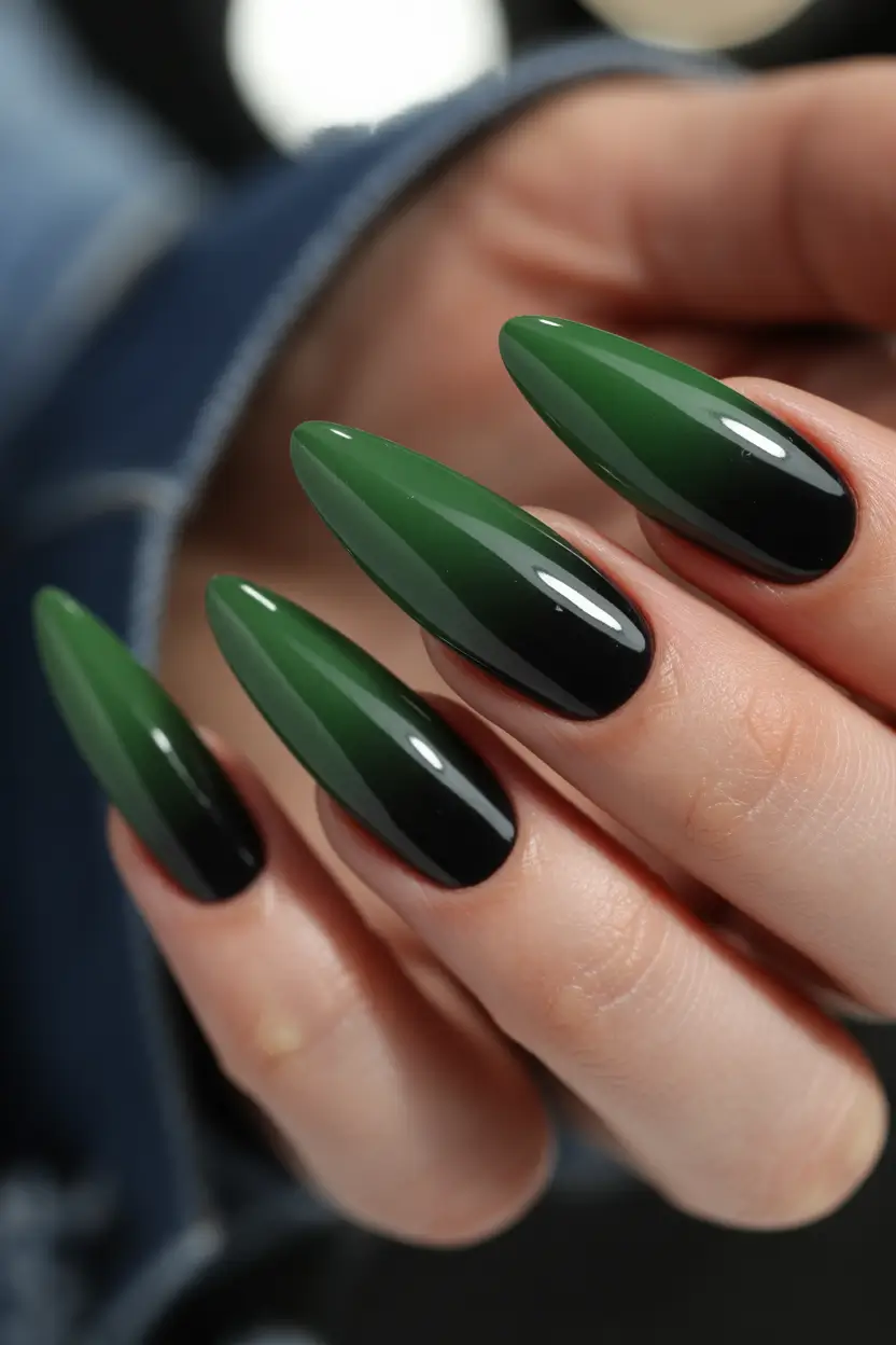 Trendy Fall & Winter Nail Colors 2025–2026 Emerald Ombré Nights