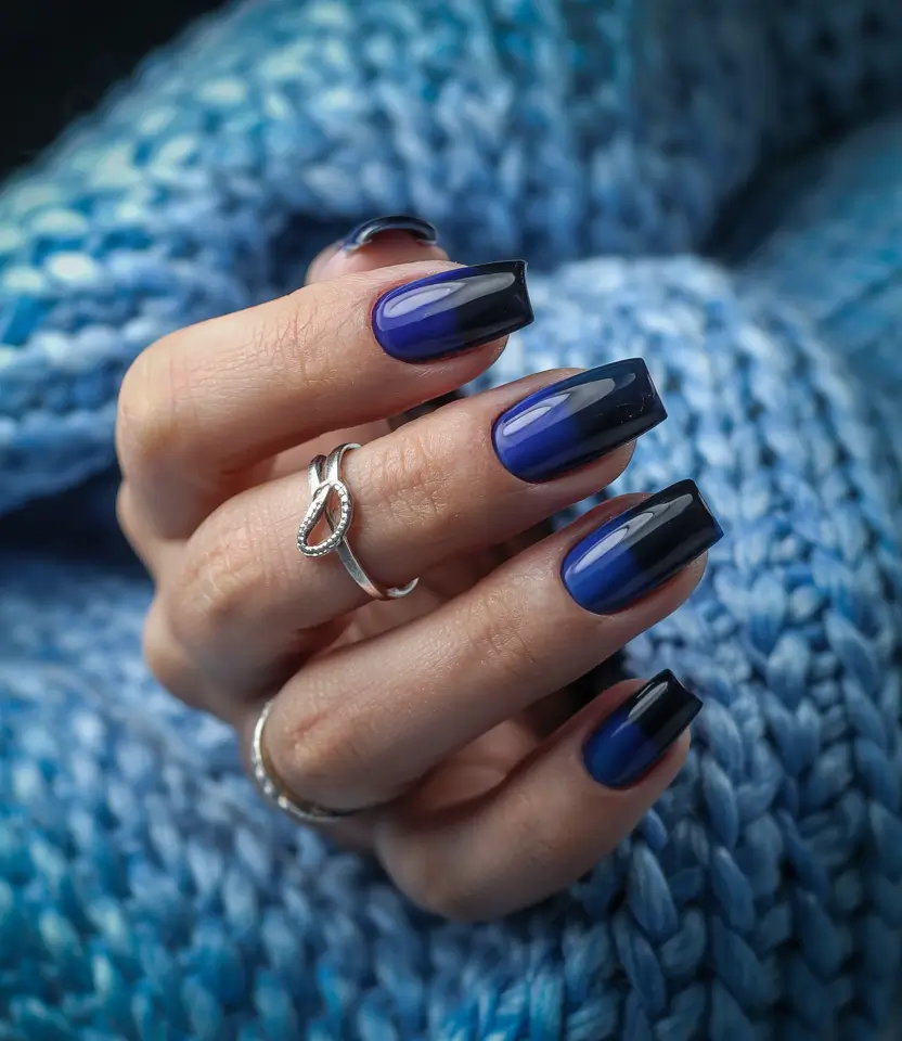 Modern Dark Nail Inspo Winter 2025–2026 Royal Midnight Blue Chrome