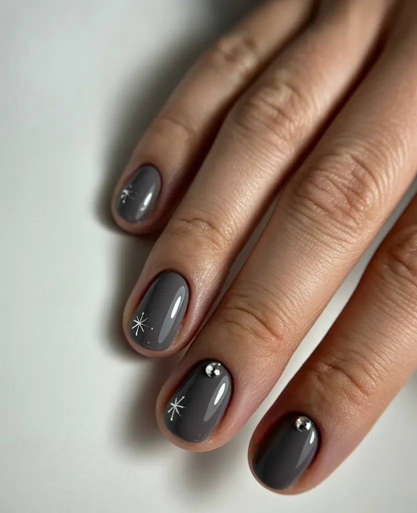 Neutral Nail Art Ideas for Winter 2025–2026: Elegant Gel, Dip & Acrylic Designs in Soft Winter Colors