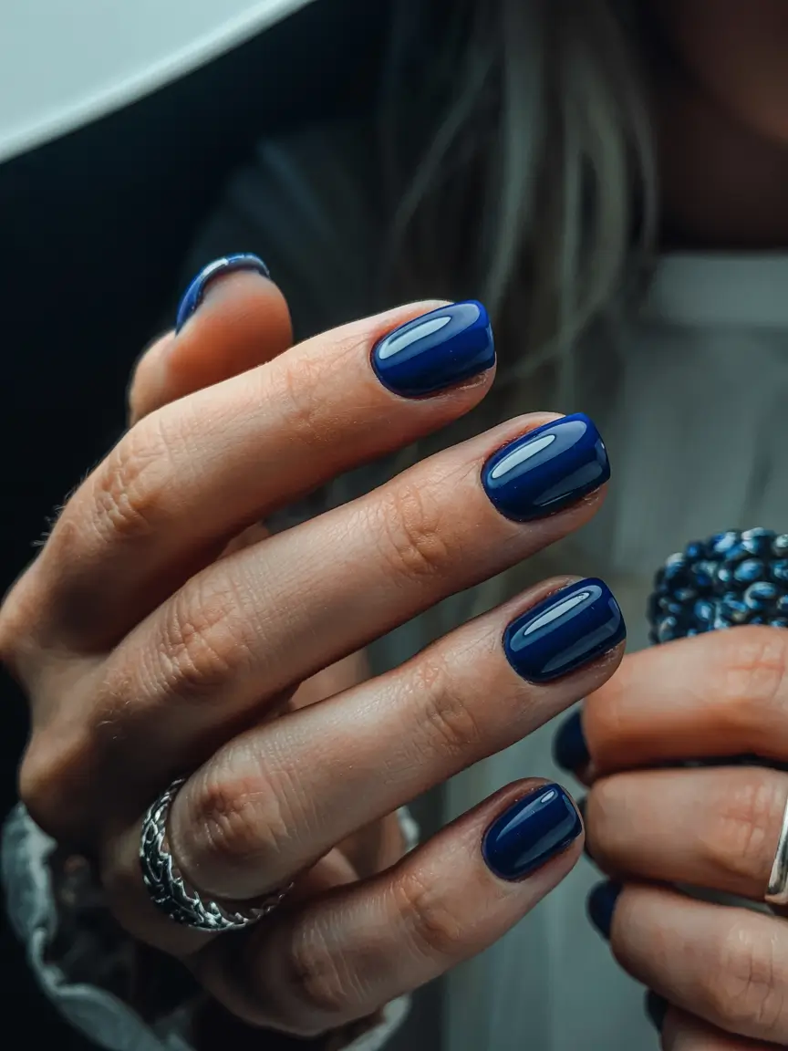 Winter 2025–2026 Nails Ideas Velvet Navy Shine